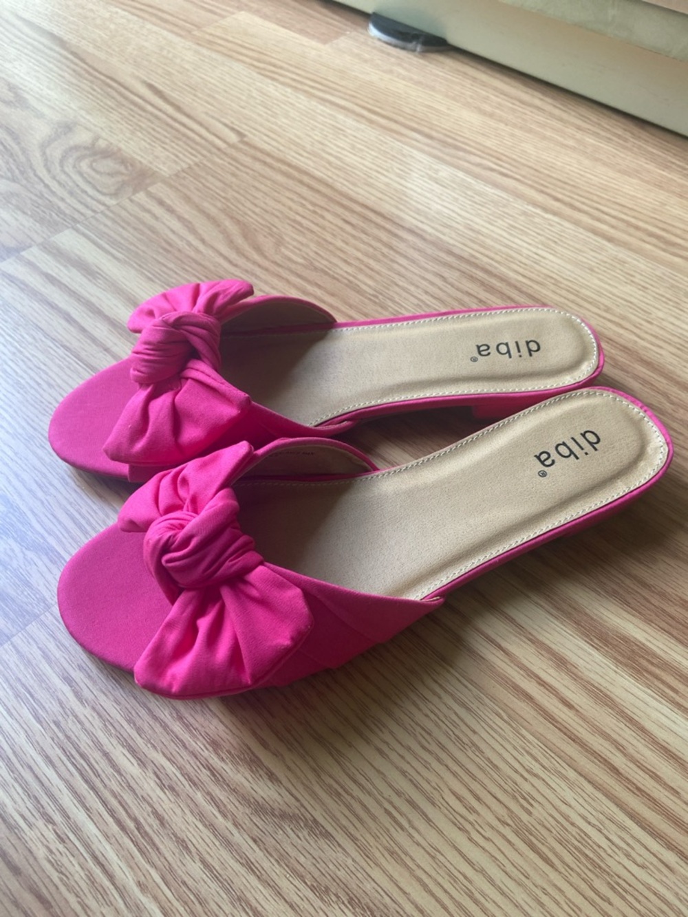 NWOT Size 8 Diba Hot Pink Knot Slide Mules